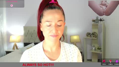Snapshot of lucy_hot77 chatting on 09.30.25 Lucia online show from 09.30.25