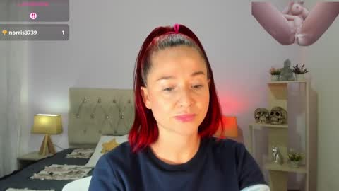 Snapshot of lucy_hot77 chatting on 10.01.25 Lucia online show from 10.01.25