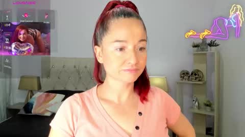Snapshot of lucy_hot77 chatting on 10.11.25 Lucia online show from 10.11.25