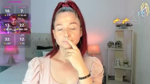 Snapshot of lucy_hot77 chatting on 10.18.25 Lucia online show from 10.18.25