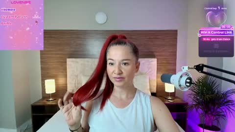 Snapshot of lucy_lulu18 chatting on 04.10.26 LUCY online show from 04.10.26