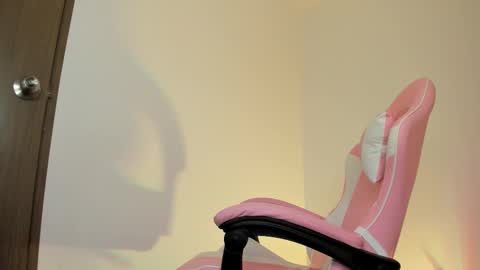 Snapshot of lucy_miller666 chatting on 12.04.25 Lucy 699 online show from 12.04.25