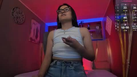 Snapshot of lucy_williiams chatting on 10.17.25 Lucy  online show from 10.17.25