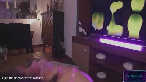 Lucy Alien  online show from 12.21.24