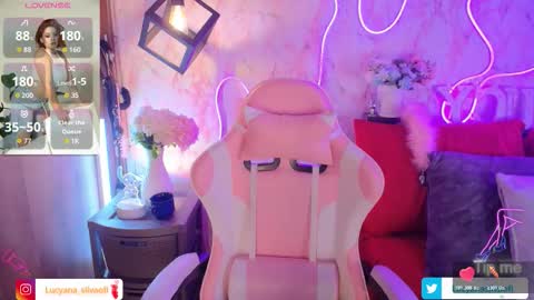 Snapshot of lucyanasilva chatting on 12.15.25 Lucyana Silva online show from 12.15.25