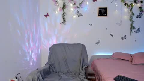 Snapshot of lucygarciia chatting on 12.29.24 Lucy online show from 12.29.24