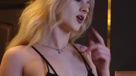 Lucy Lexton online show from 02.25.25