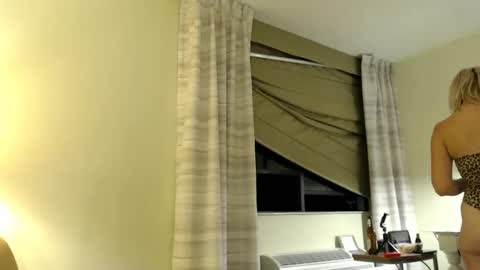 Snapshot of lucyloveslookers78240 chatting on 12.25.24 Lucy Loves Lookers online show from 12.25.24