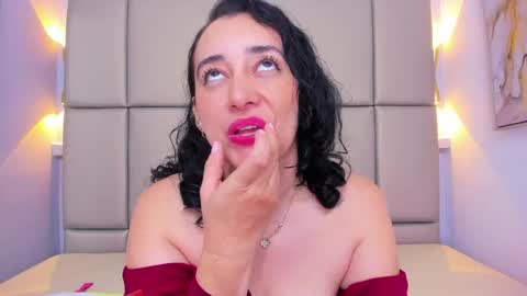 Snapshot of lucymendezz_ chatting on 05.19.26 Lucy online show from 05.19.26