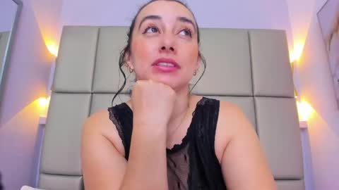 Snapshot of lucymendezz_ chatting on 05.20.26 Lucy online show from 05.20.26