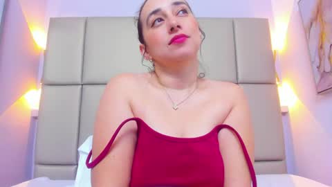Snapshot of lucymendezz_ chatting on 05.23.26 Lucy online show from 05.23.26