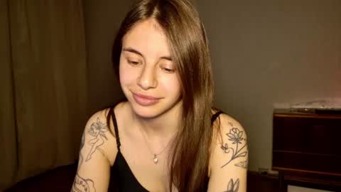 Snapshot of lucyrait chatting on 06.11.26 Lucy online show from 06.11.26