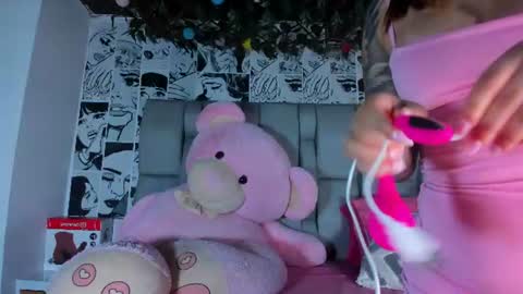 Snapshot of lucyrosse_ chatting on 07.25.26 Lucy online show from 07.25.26