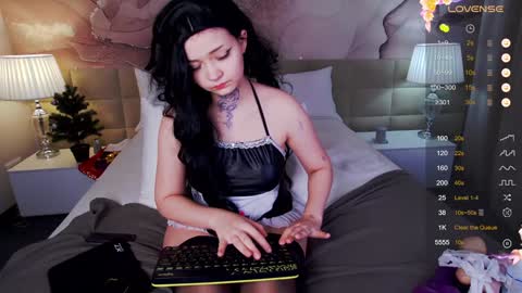 Snapshot of lucyvee chatting on 12.04.24 lucyvee online show from 12.04.24