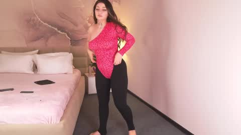 Snapshot of lucyvee chatting on 12.11.24 lucyvee online show from 12.11.24