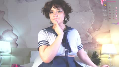 Snapshot of lucyvee chatting on 12.20.24 lucyvee online show from 12.20.24