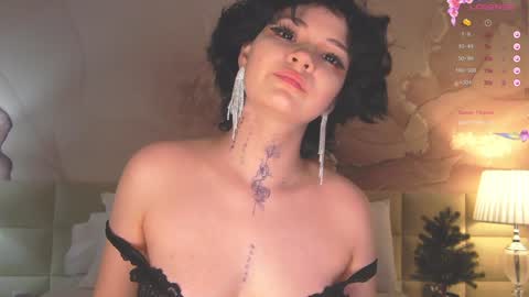 Snapshot of lucyvee chatting on 12.21.24 lucyvee online show from 12.21.24