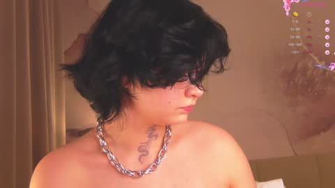 Snapshot of lucyvee chatting on 12.28.24 lucyvee online show from 12.28.24