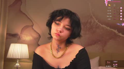 Snapshot of lucyvee chatting on 12.29.24 lucyvee online show from 12.29.24