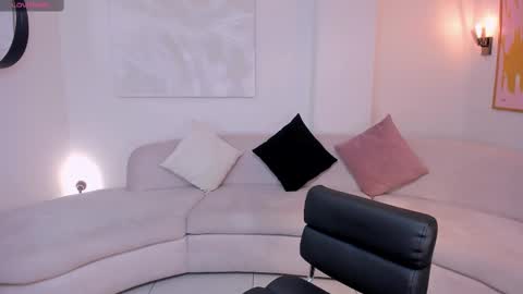 Snapshot of lucyweiss_ chatting on 10.03.25 Lucy online show from 10.03.25