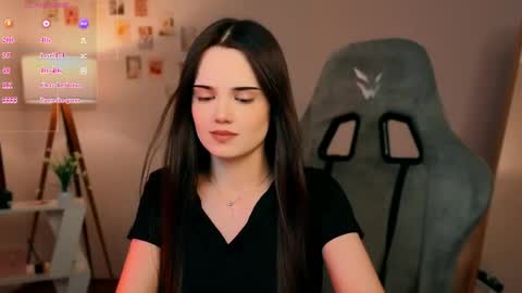 Snapshot of luenesente chatting on 06.09.26 Alice online show from 06.09.26