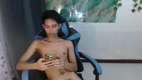 Snapshot of lui_the_fucker chatting on 12.23.25 lui_the_fucker online show from 12.23.25