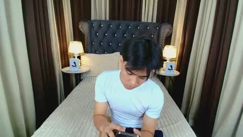 Snapshot of luigi_moreno chatting on 12.21.25 luigi_moreno online show from 12.21.25