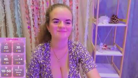 Snapshot of luisa_rosee chatting on 10.16.25 Luisa Rosee online show from 10.16.25