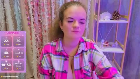 Snapshot of luisa_rosee chatting on 10.17.25 Luisa Rosee online show from 10.17.25