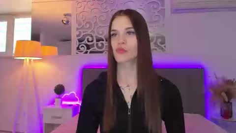 LuisaClover online show from 02.21.26