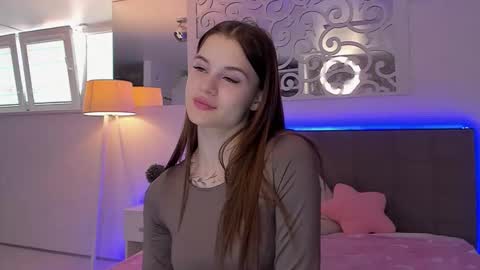 LuisaClover online show from 03.29.26
