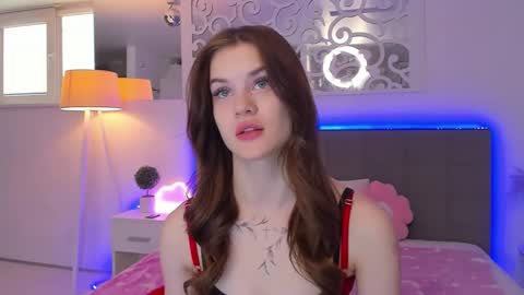 LuisaClover online show from 04.03.26