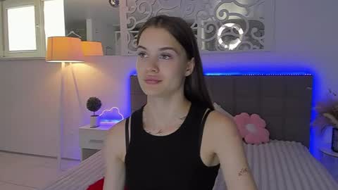 Snapshot of luisaclover chatting on 07.25.26 LuisaClover online show from 07.25.26