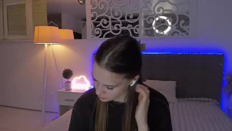 Snapshot of luisaclover chatting on 07.27.26 LuisaClover online show from 07.27.26
