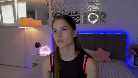 Snapshot of luisaclover chatting on 07.28.26 LuisaClover online show from 07.28.26