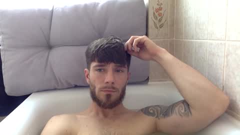 Snapshot of luisbadx chatting on 04.16.26 Luis Badx online show from 04.16.26