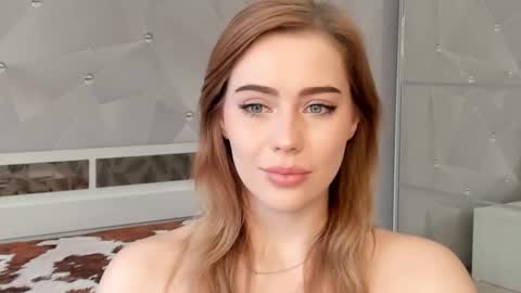 Snapshot of luiza012 chatting on 10.30.25 Lizzy online show from 10.30.25