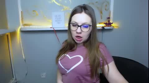 Snapshot of luizaheems_ chatting on 02.11.25 Luiza online show from 02.11.25