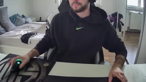 Snapshot of lukasschoetz chatting on 12.25.24 lukasschoetz online show from 12.25.24