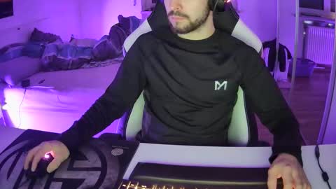 Snapshot of lukasschoetz chatting on 12.27.24 lukasschoetz online show from 12.27.24