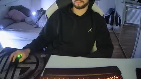 Snapshot of lukasschoetz chatting on 12.28.24 lukasschoetz online show from 12.28.24