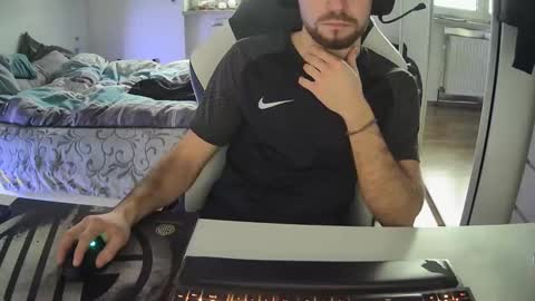 Snapshot of lukasschoetz chatting on 01.09.25 lukasschoetz online show from 01.09.25