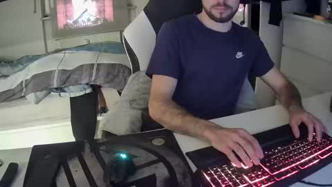 Snapshot of lukasschoetz chatting on 01.12.25 lukasschoetz online show from 01.12.25