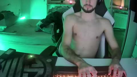 Snapshot of lukasschoetz chatting on 01.21.25 lukasschoetz online show from 01.21.25