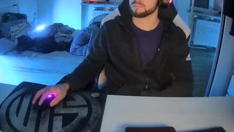 Snapshot of lukasschoetz chatting on 01.22.25 lukasschoetz online show from 01.22.25