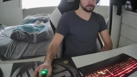 Snapshot of lukasschoetz chatting on 02.07.25 lukasschoetz online show from 02.07.25