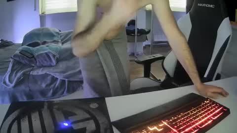 Snapshot of lukasschoetz chatting on 02.08.25 lukasschoetz online show from 02.08.25