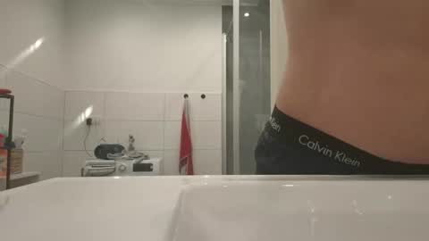 Snapshot of lukasschoetz chatting on 11.08.25 lukasschoetz online show from 11.08.25