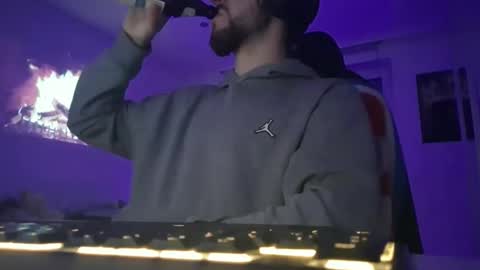 Snapshot of lukasschoetz chatting on 11.23.25 lukasschoetz online show from 11.23.25