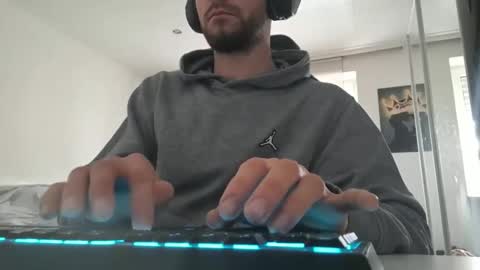 Snapshot of lukasschoetz chatting on 12.02.25 lukasschoetz online show from 12.02.25